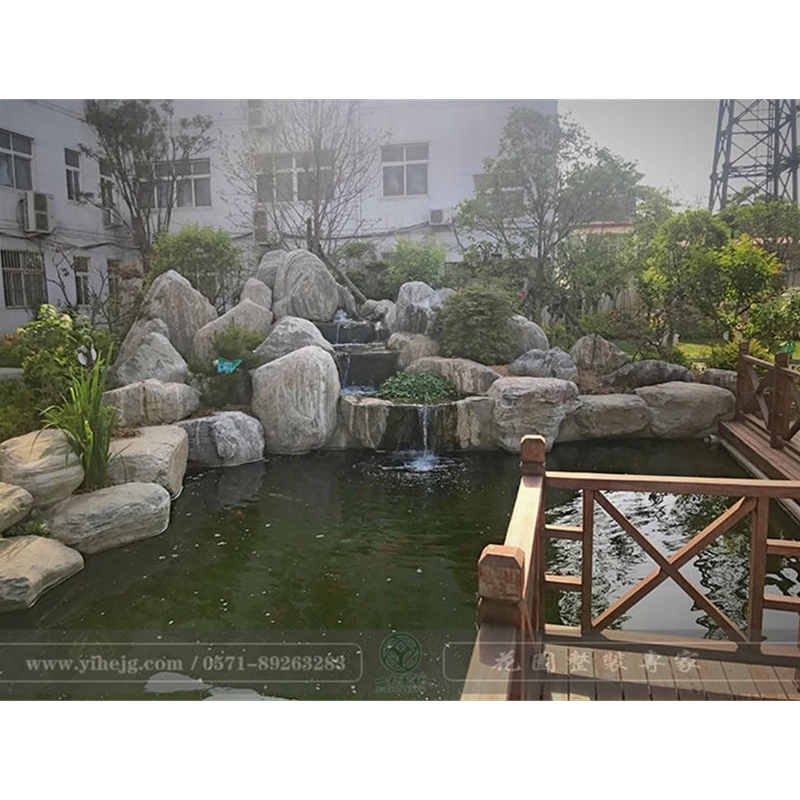 假山锦鲤鱼池
